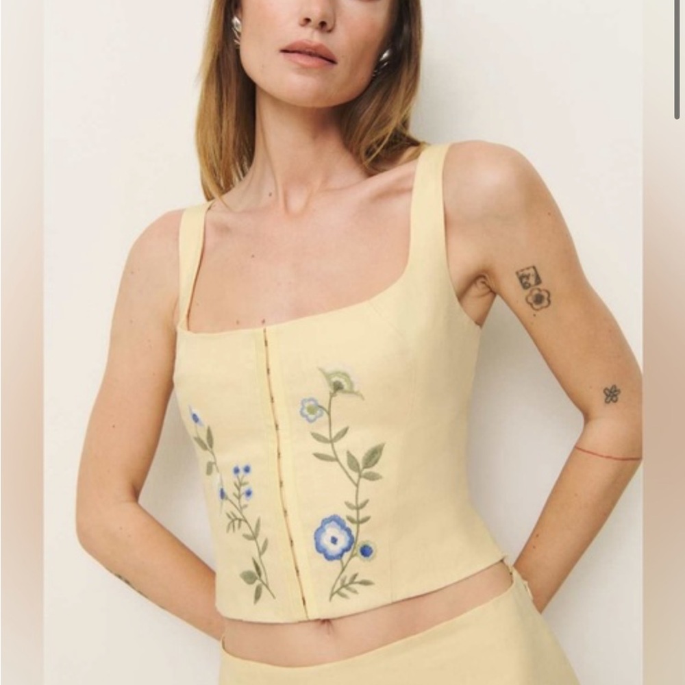 ISO Reformation Juliet Linen Crop Top in Parmesan yellow